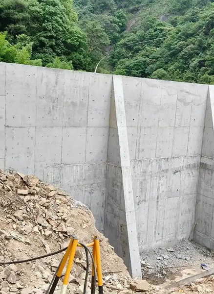 郑州荥阳重力式挡土墙